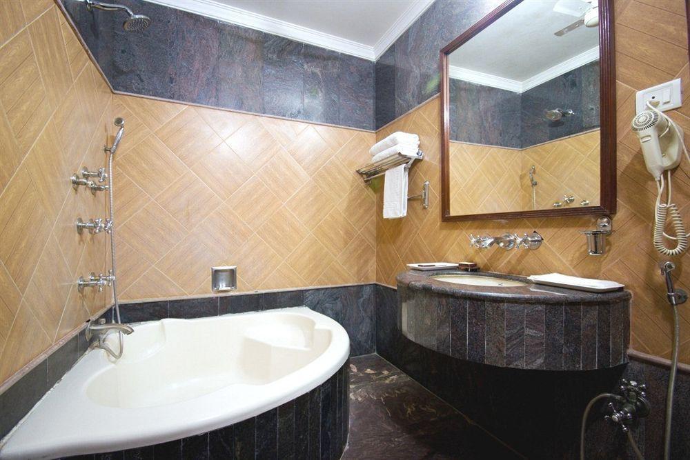 Hotel Sunstar Grand Delhi  Eksteriør bilde