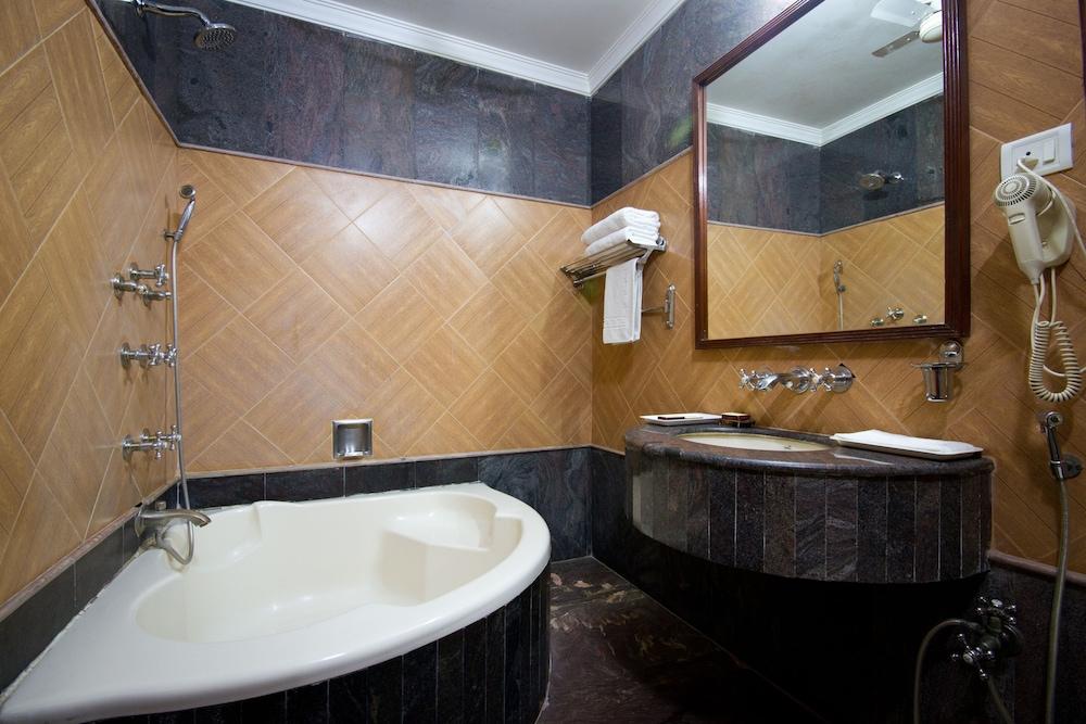 Hotel Sunstar Grand Delhi  Eksteriør bilde