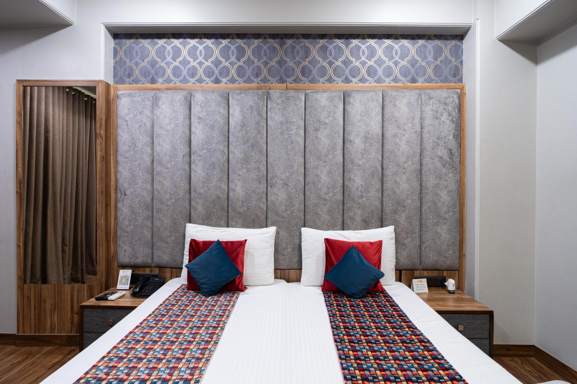 Hotel Sunstar Grand Delhi  Eksteriør bilde
