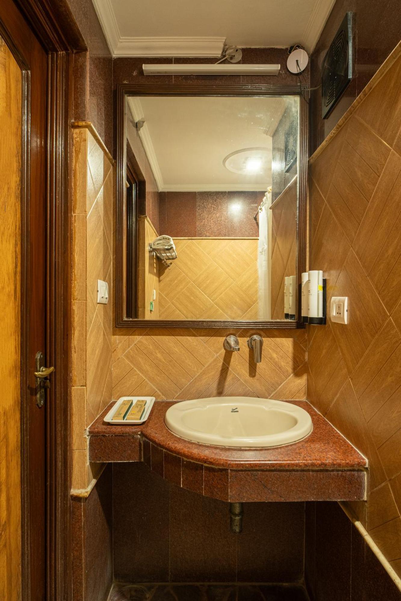 Hotel Sunstar Grand Delhi  Eksteriør bilde