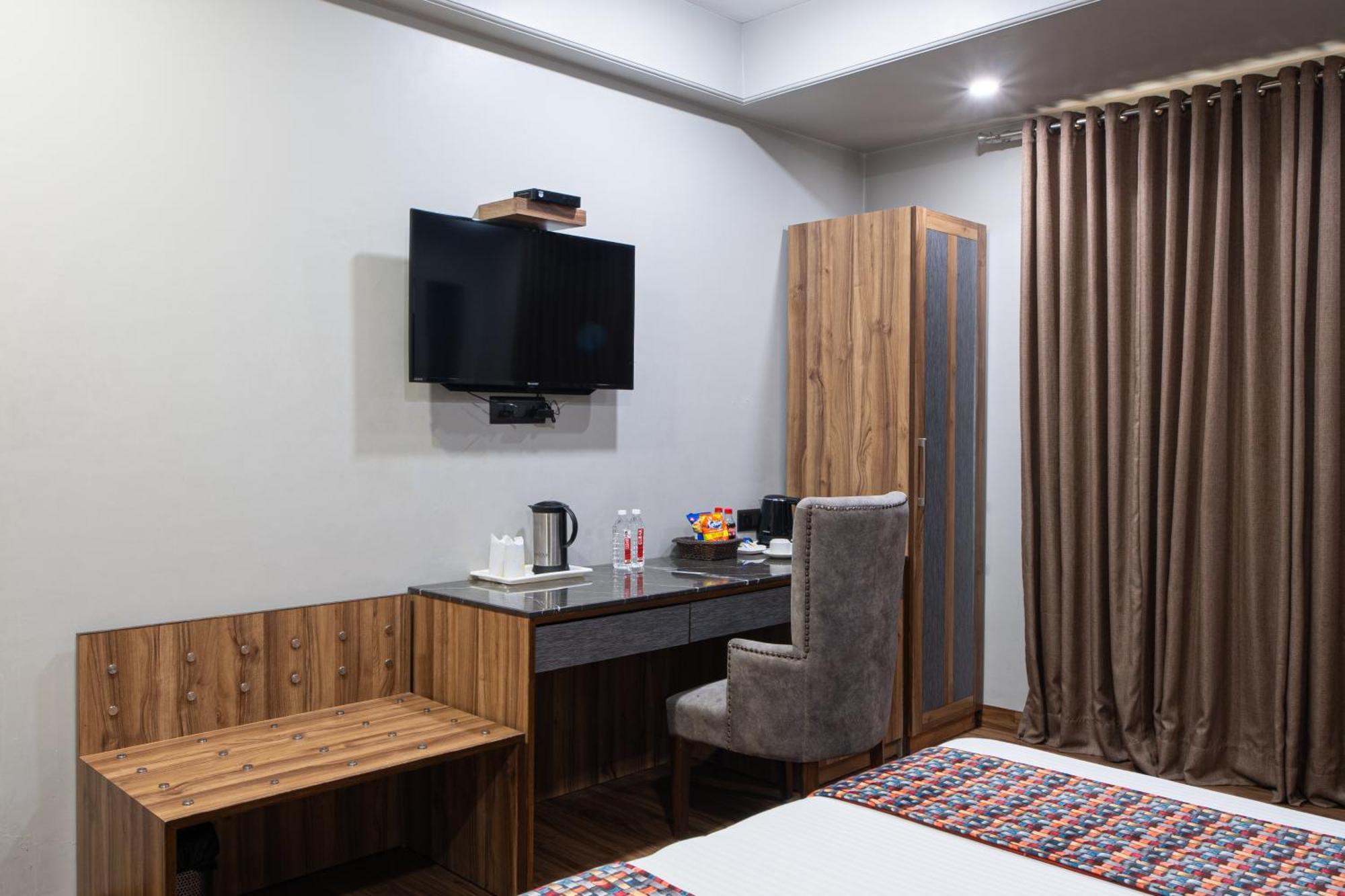 Hotel Sunstar Grand Delhi  Eksteriør bilde