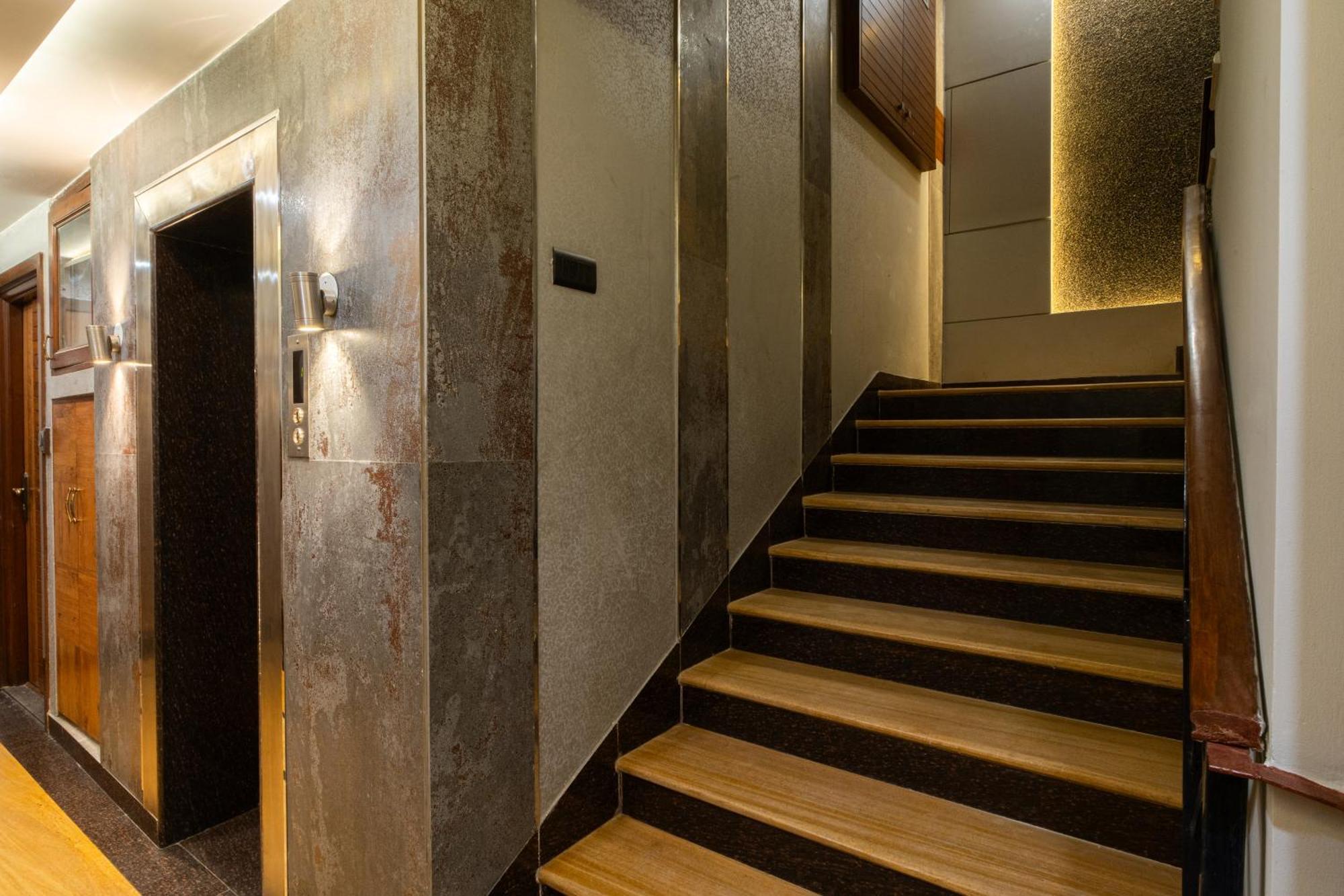 Hotel Sunstar Grand Delhi  Eksteriør bilde