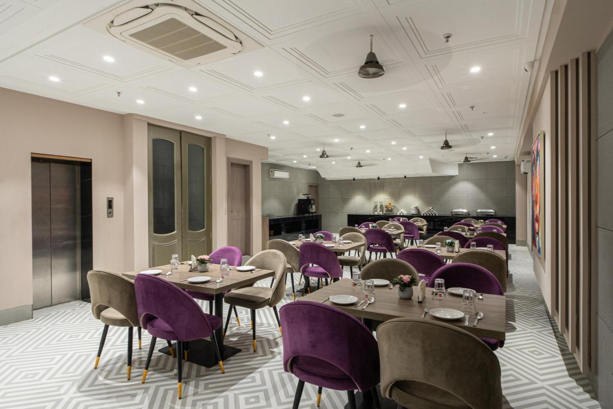 Hotel Sunstar Grand Delhi  Eksteriør bilde