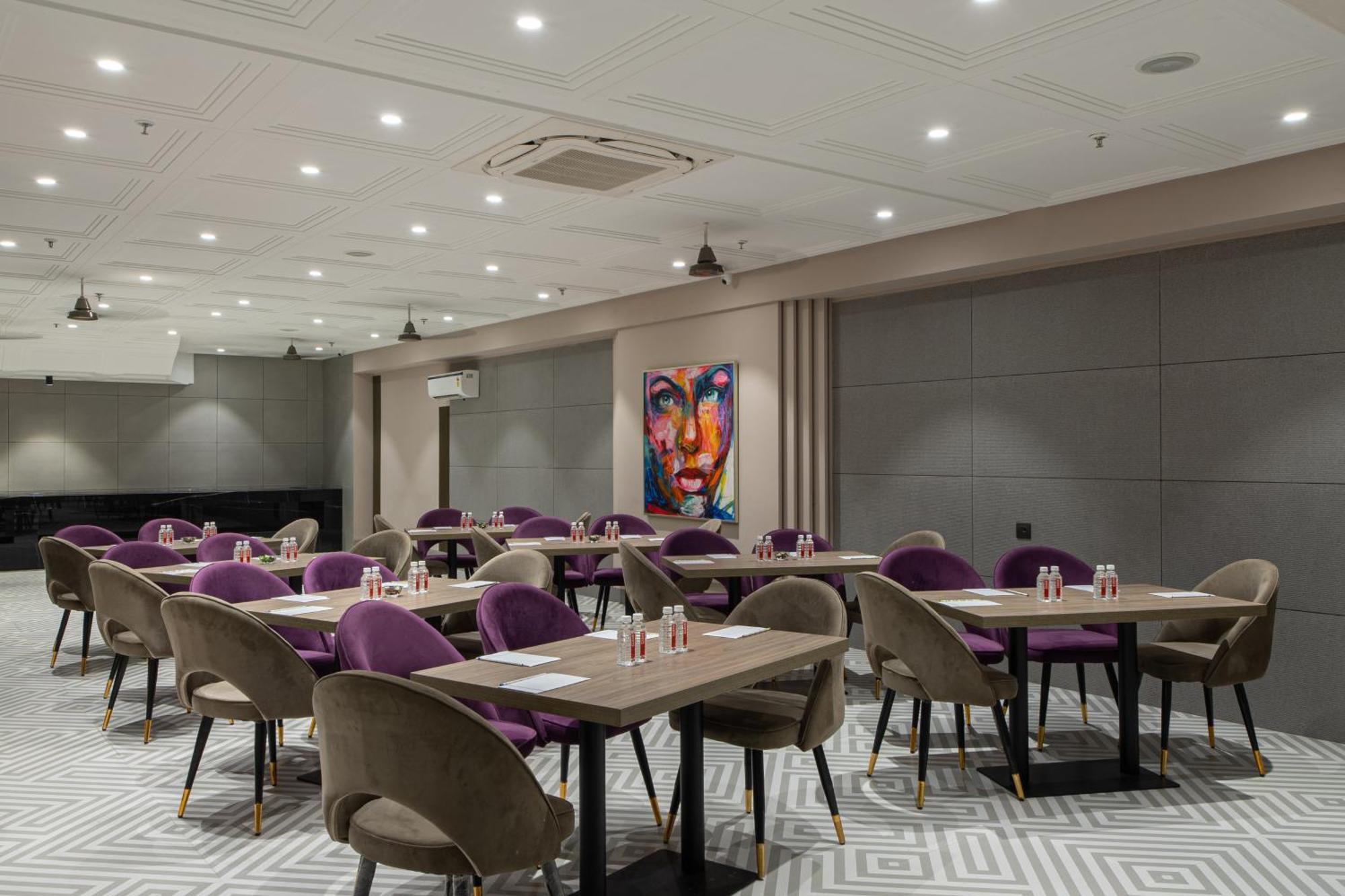 Hotel Sunstar Grand Delhi  Eksteriør bilde
