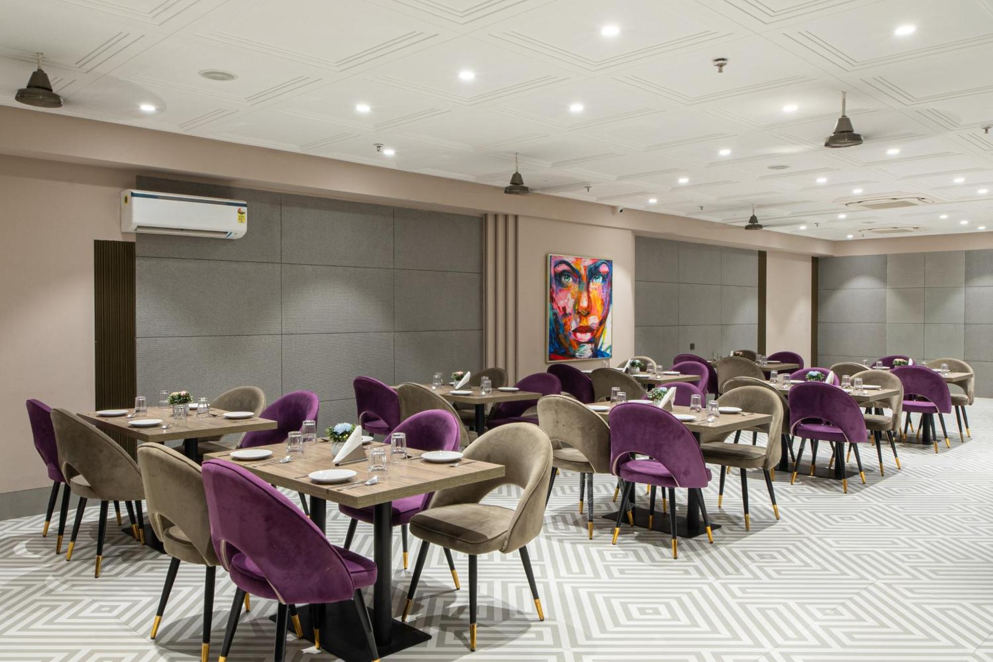 Hotel Sunstar Grand Delhi  Eksteriør bilde