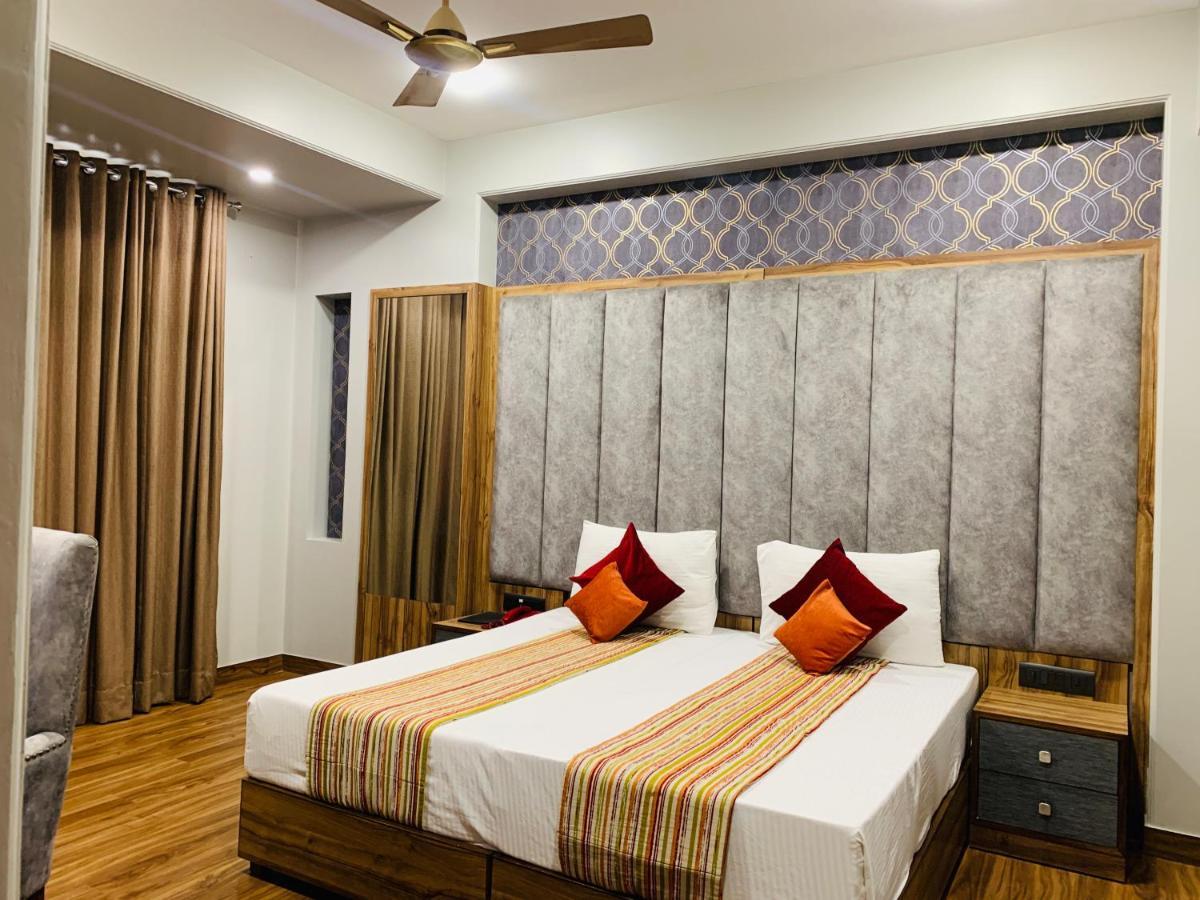 Hotel Sunstar Grand Delhi  Eksteriør bilde